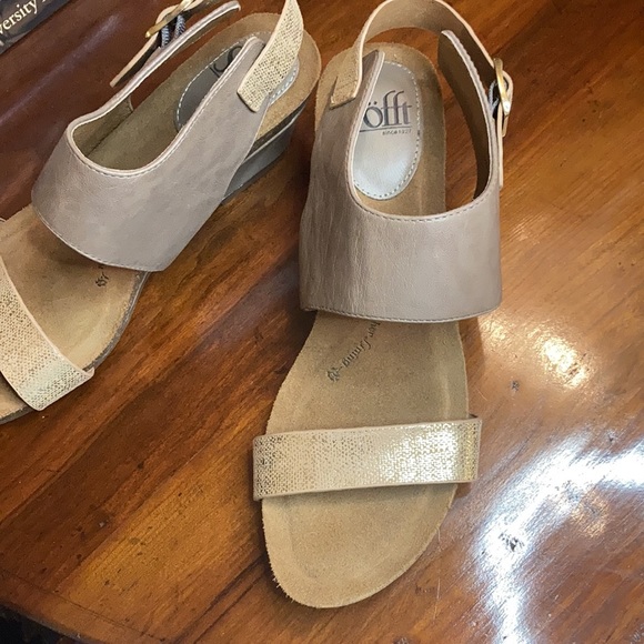 Sofft Tan and Rose gold Leather Wedge Sandals - Picture 6 of 13